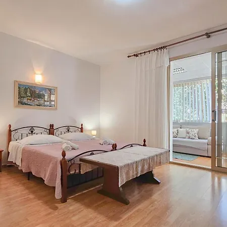 Apartment Beco Three